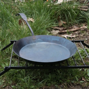 12 Fixed-Handle Skillets