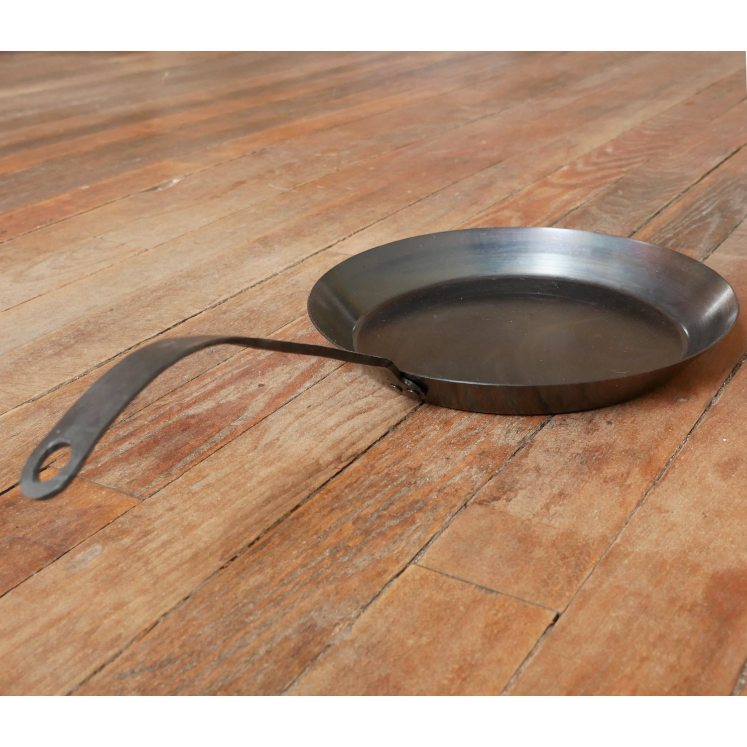 12 Fixed-Handle Skillets