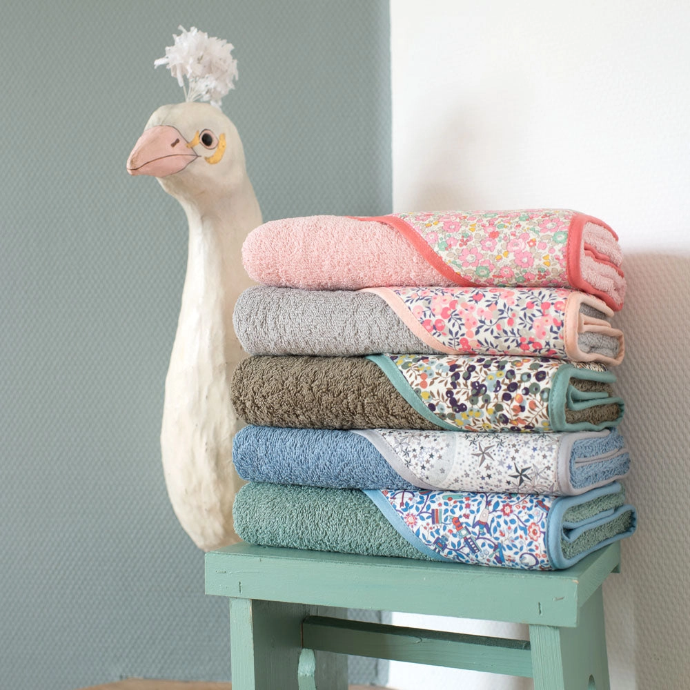 Barnabe aime le café Bath Towel Rachel
