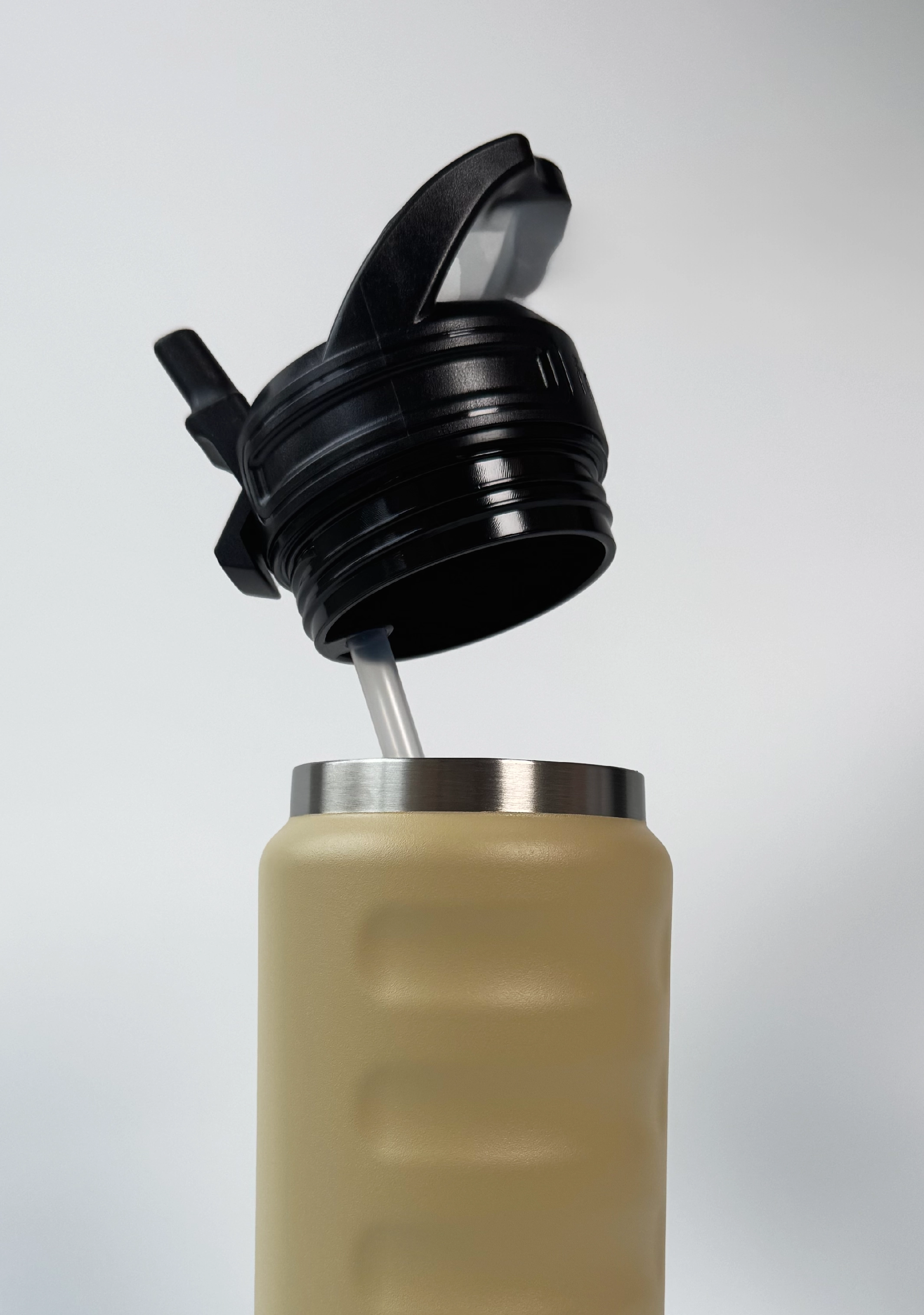 Fridgy 780ml Grip Range Sippy Lid Water Bottle Sandy Taupe